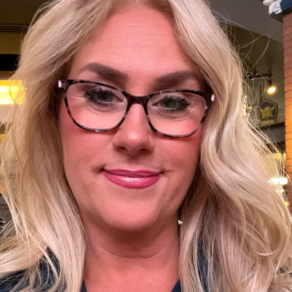 Meet your Posher, Leanne - Picture 2 of 4